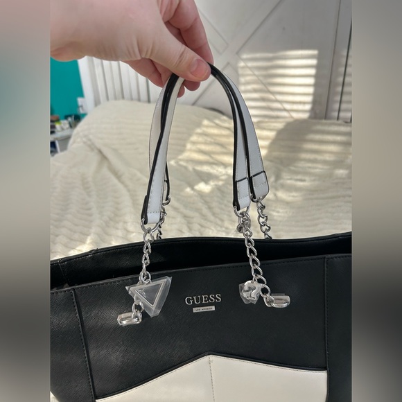 NWT GUESS Bag - Picture 3 of 10